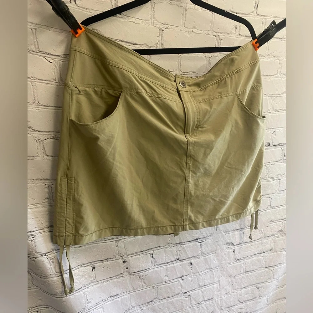 Women’s Cabela’s Khaki Tan Outdoor‎ Anytime Canvas Cargo Hiking Skort Size 16